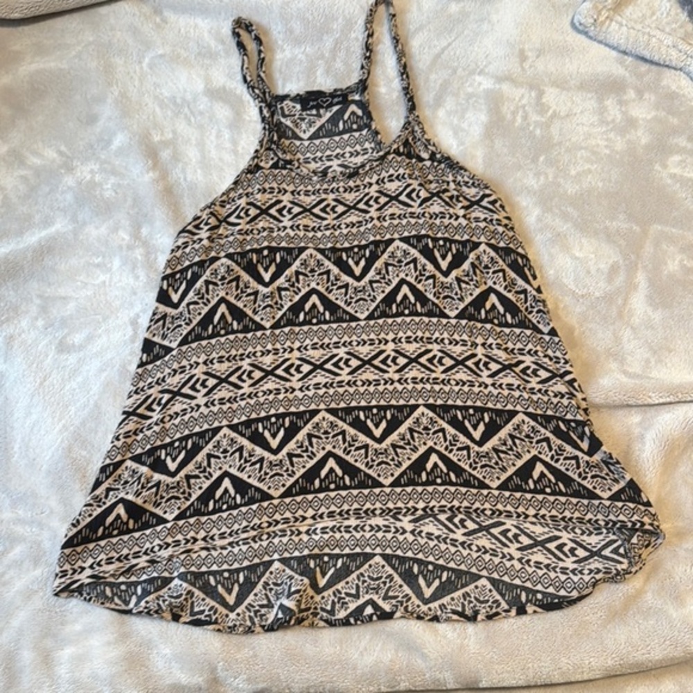 JW Girl || Geometric Hi-Lo Hem Tank Top (M)